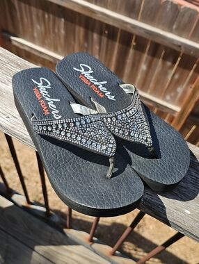 Skechers Vinyasa Rhinestone Platform Sandals